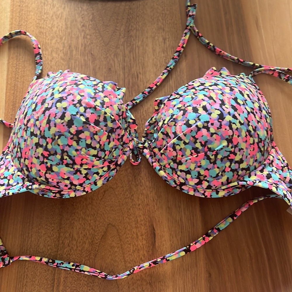 Victoria’s Secrets Bikini Top
34C
Gently used.
Excellent Condition
#89A - Picture 1 of 9